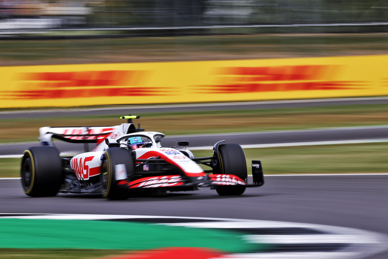 GP GRAN BRETAGNA, Mick Schumacher (GER) Haas VF-22.
01.07.2022. Formula 1 World Championship, Rd 10, British Grand Prix, Silverstone, England, Practice Day.
- www.xpbimages.com, EMail: requests@xpbimages.com © Copyright: Moy / XPB Images