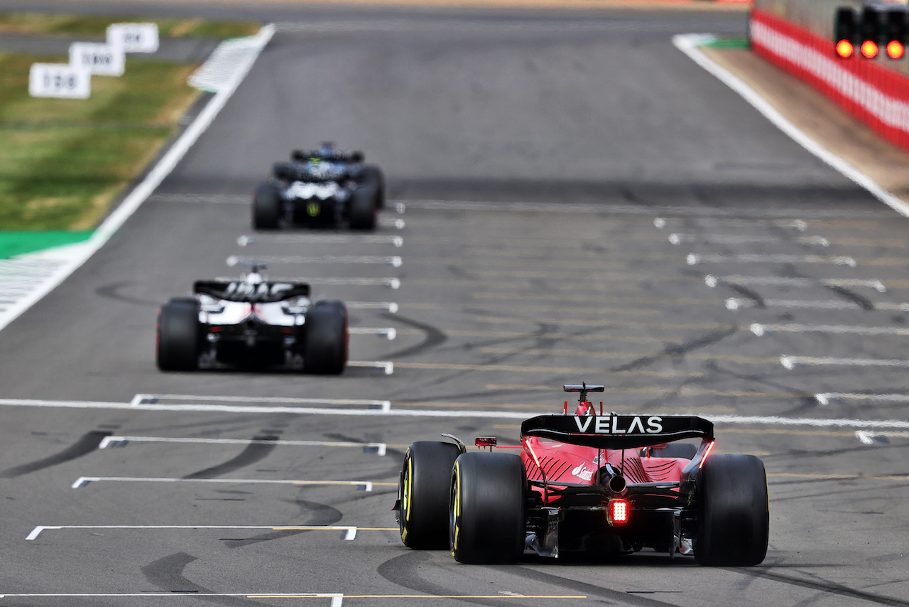 GP GRAN BRETAGNA, Charles Leclerc (MON) Ferrari F1-75.
01.07.2022. Formula 1 World Championship, Rd 10, British Grand Prix, Silverstone, England, Practice Day.
- www.xpbimages.com, EMail: requests@xpbimages.com © Copyright: Moy / XPB Images