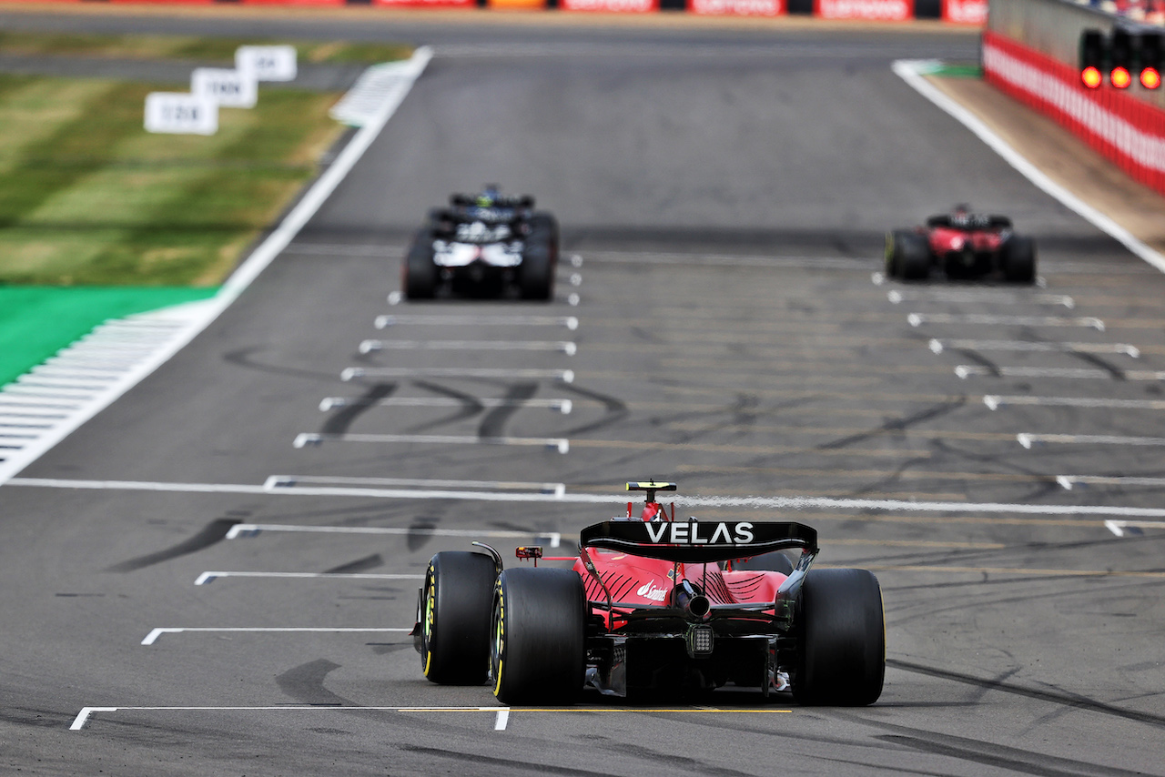 GP GRAN BRETAGNA, Carlos Sainz Jr (ESP) Ferrari F1-75.
01.07.2022. Formula 1 World Championship, Rd 10, British Grand Prix, Silverstone, England, Practice Day.
- www.xpbimages.com, EMail: requests@xpbimages.com © Copyright: Moy / XPB Images