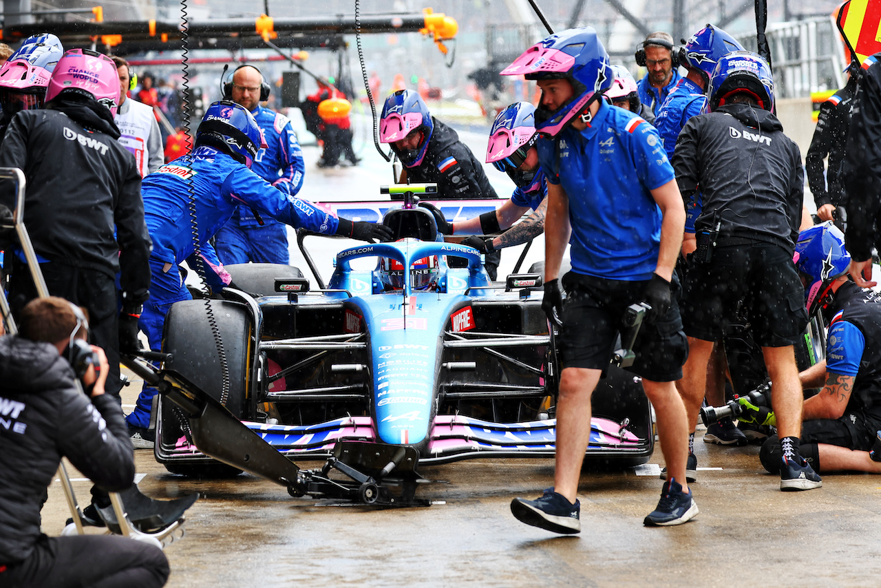 GP GRAN BRETAGNA, Esteban Ocon (FRA) Alpine F1 Team A522.
01.07.2022. Formula 1 World Championship, Rd 10, British Grand Prix, Silverstone, England, Practice Day.
- www.xpbimages.com, EMail: requests@xpbimages.com © Copyright: Batchelor / XPB Images