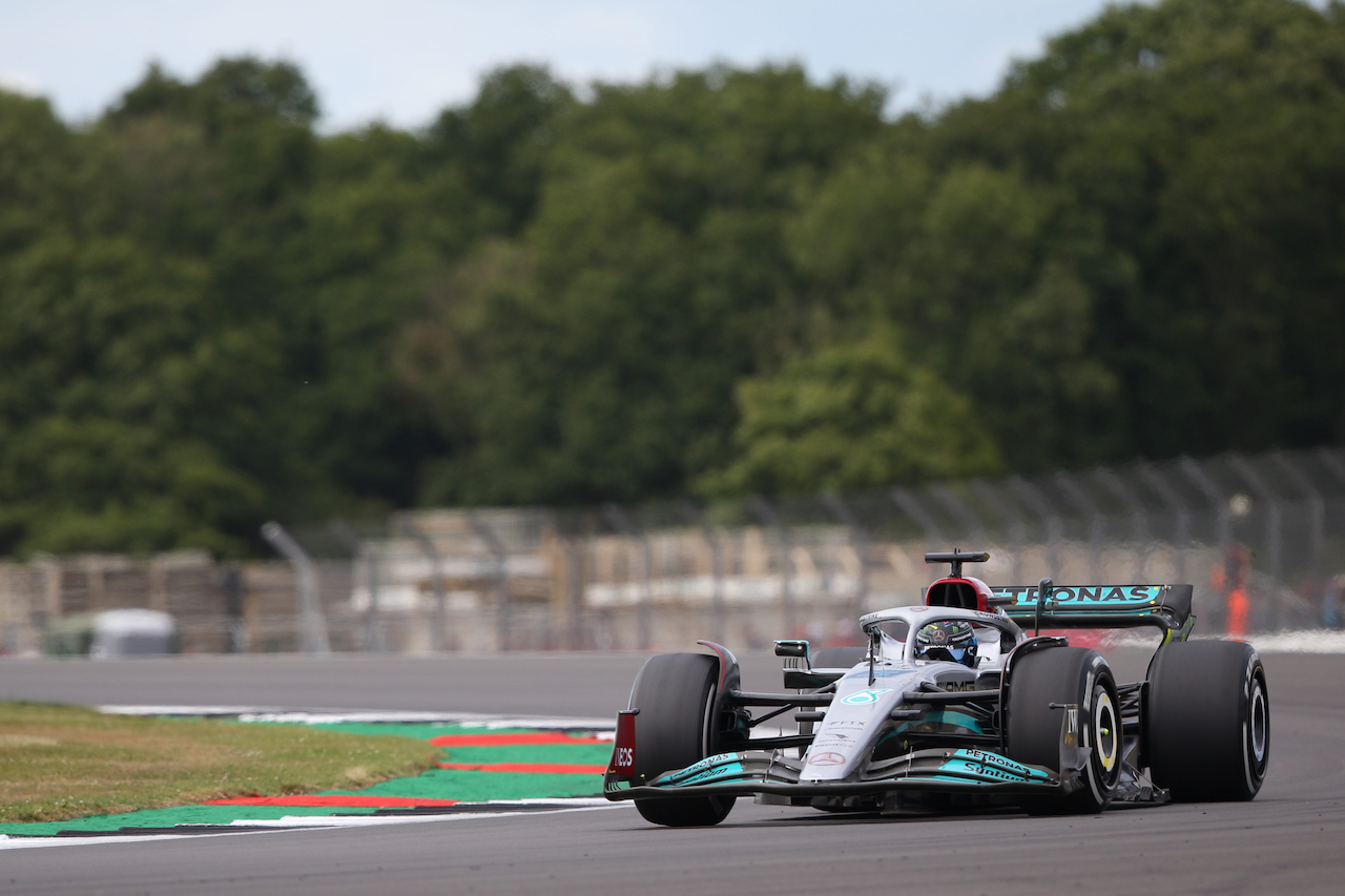 GP GRAN BRETAGNA, George Russell (GBR) Mercedes AMG F1 W13.
01.07.2022. Formula 1 World Championship, Rd 10, British Grand Prix, Silverstone, England, Practice Day.
- www.xpbimages.com, EMail: requests@xpbimages.com © Copyright: Rew / XPB Images