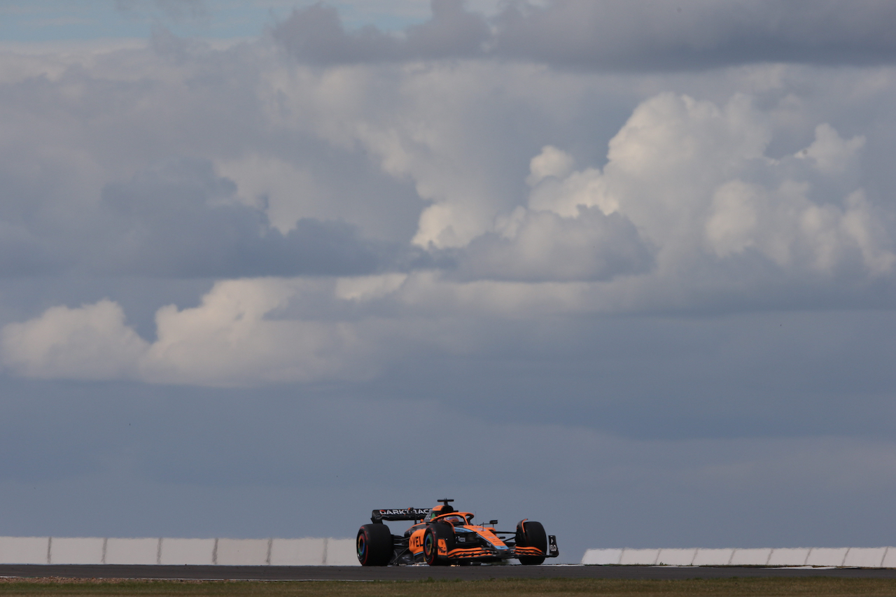 GP GRAN BRETAGNA, Daniel Ricciardo (AUS) McLaren MCL36.
01.07.2022. Formula 1 World Championship, Rd 10, British Grand Prix, Silverstone, England, Practice Day.
- www.xpbimages.com, EMail: requests@xpbimages.com © Copyright: Rew / XPB Images
