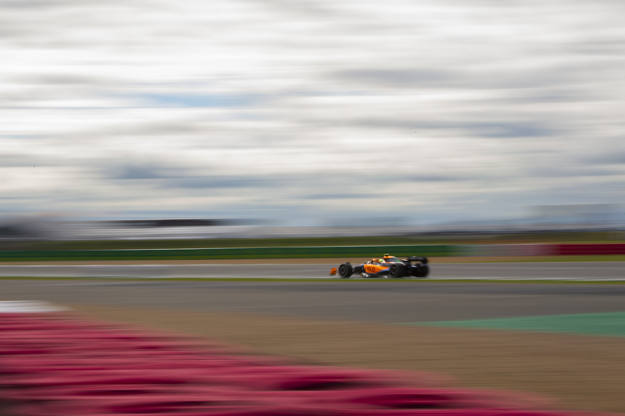 GP GRAN BRETAGNA, Lando Norris (GBR) McLaren MCL36.
01.07.2022. Formula 1 World Championship, Rd 10, British Grand Prix, Silverstone, England, Practice Day.
- www.xpbimages.com, EMail: requests@xpbimages.com © Copyright: Rew / XPB Images