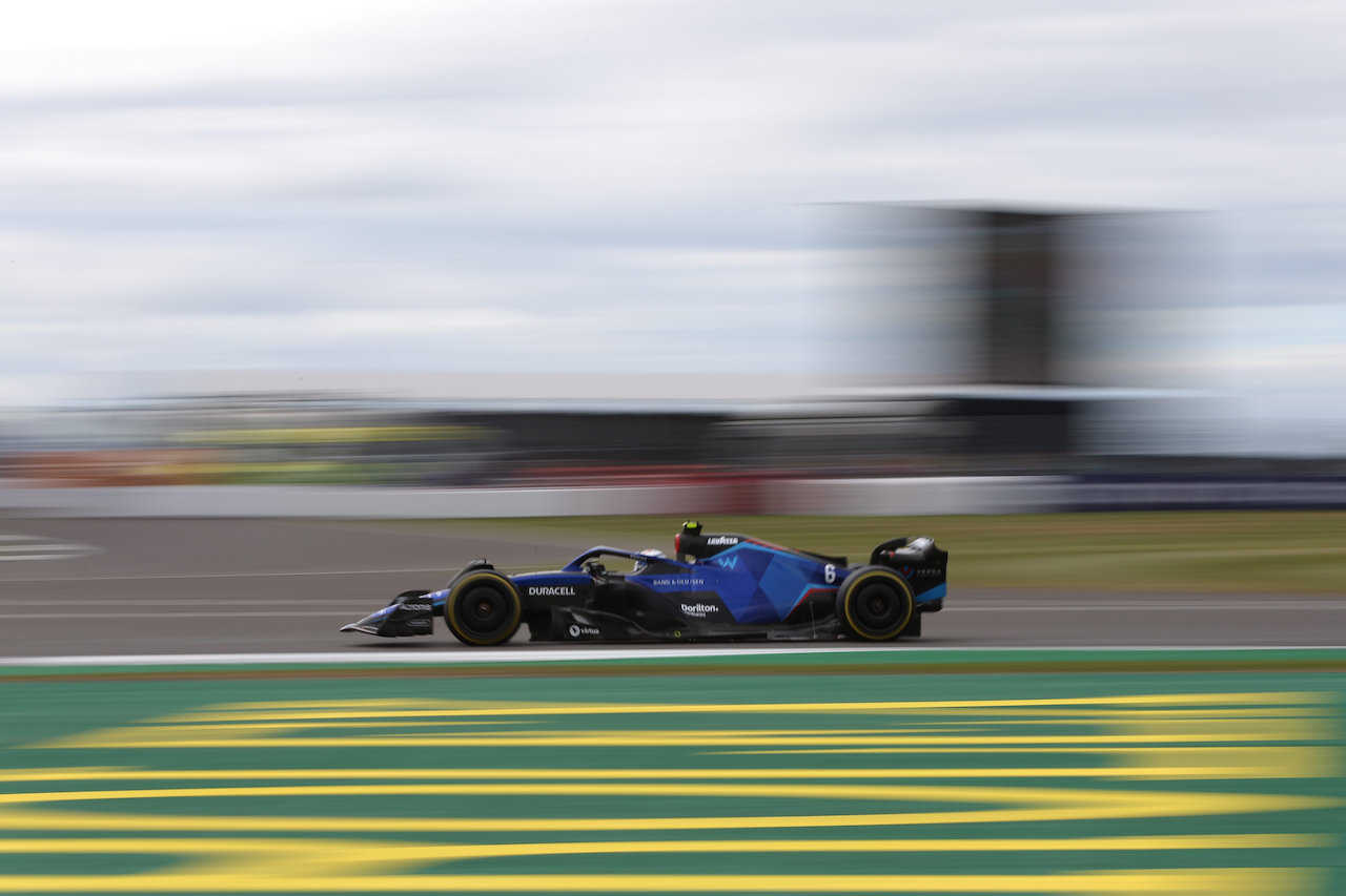 GP GRAN BRETAGNA, Nicholas Latifi (CDN) Williams Racing FW44.
01.07.2022. Formula 1 World Championship, Rd 10, British Grand Prix, Silverstone, England, Practice Day.
- www.xpbimages.com, EMail: requests@xpbimages.com © Copyright: Rew / XPB Images