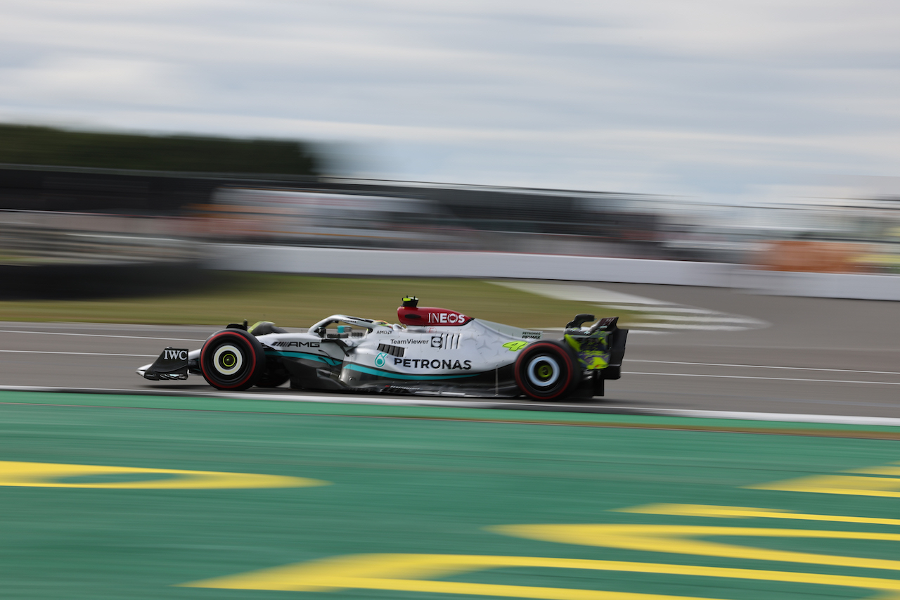 GP GRAN BRETAGNA, Lewis Hamilton (GBR) Mercedes AMG F1 W13.
01.07.2022. Formula 1 World Championship, Rd 10, British Grand Prix, Silverstone, England, Practice Day.
- www.xpbimages.com, EMail: requests@xpbimages.com © Copyright: Rew / XPB Images