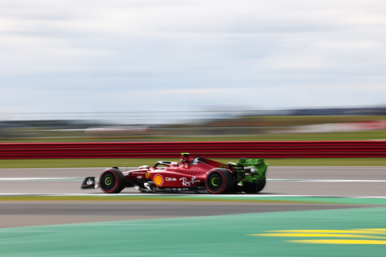 GP GRAN BRETAGNA, Carlos Sainz Jr (ESP) Ferrari F1-75.
01.07.2022. Formula 1 World Championship, Rd 10, British Grand Prix, Silverstone, England, Practice Day.
- www.xpbimages.com, EMail: requests@xpbimages.com © Copyright: Rew / XPB Images
