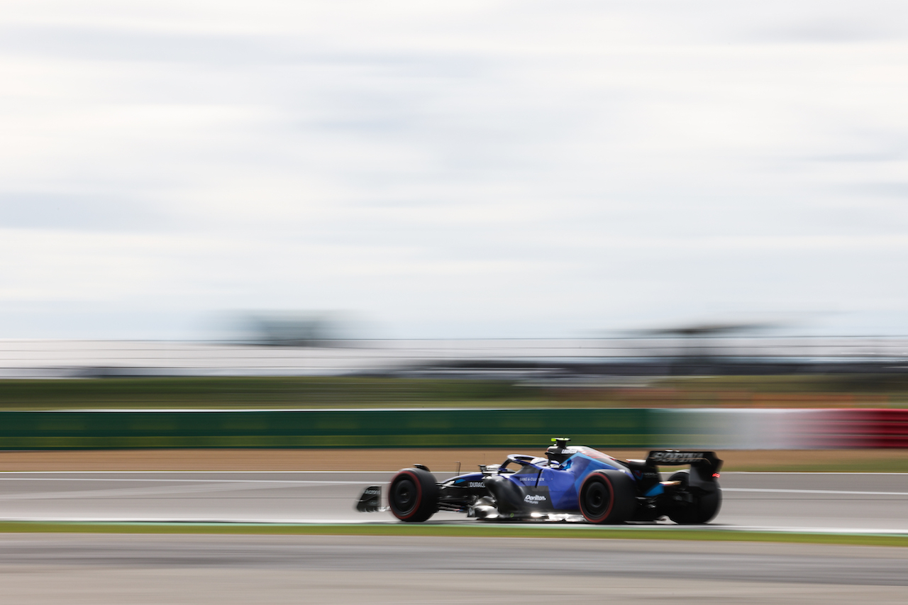 GP GRAN BRETAGNA, Nicholas Latifi (CDN) Williams Racing FW44.
01.07.2022. Formula 1 World Championship, Rd 10, British Grand Prix, Silverstone, England, Practice Day.
- www.xpbimages.com, EMail: requests@xpbimages.com © Copyright: Rew / XPB Images