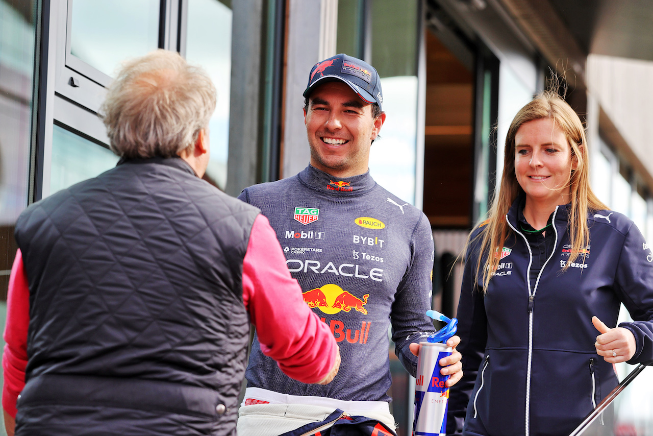 GP GRAN BRETAGNA, Sergio Perez (MEX) Red Bull Racing.
01.07.2022. Formula 1 World Championship, Rd 10, British Grand Prix, Silverstone, England, Practice Day.
- www.xpbimages.com, EMail: requests@xpbimages.com © Copyright: Moy / XPB Images