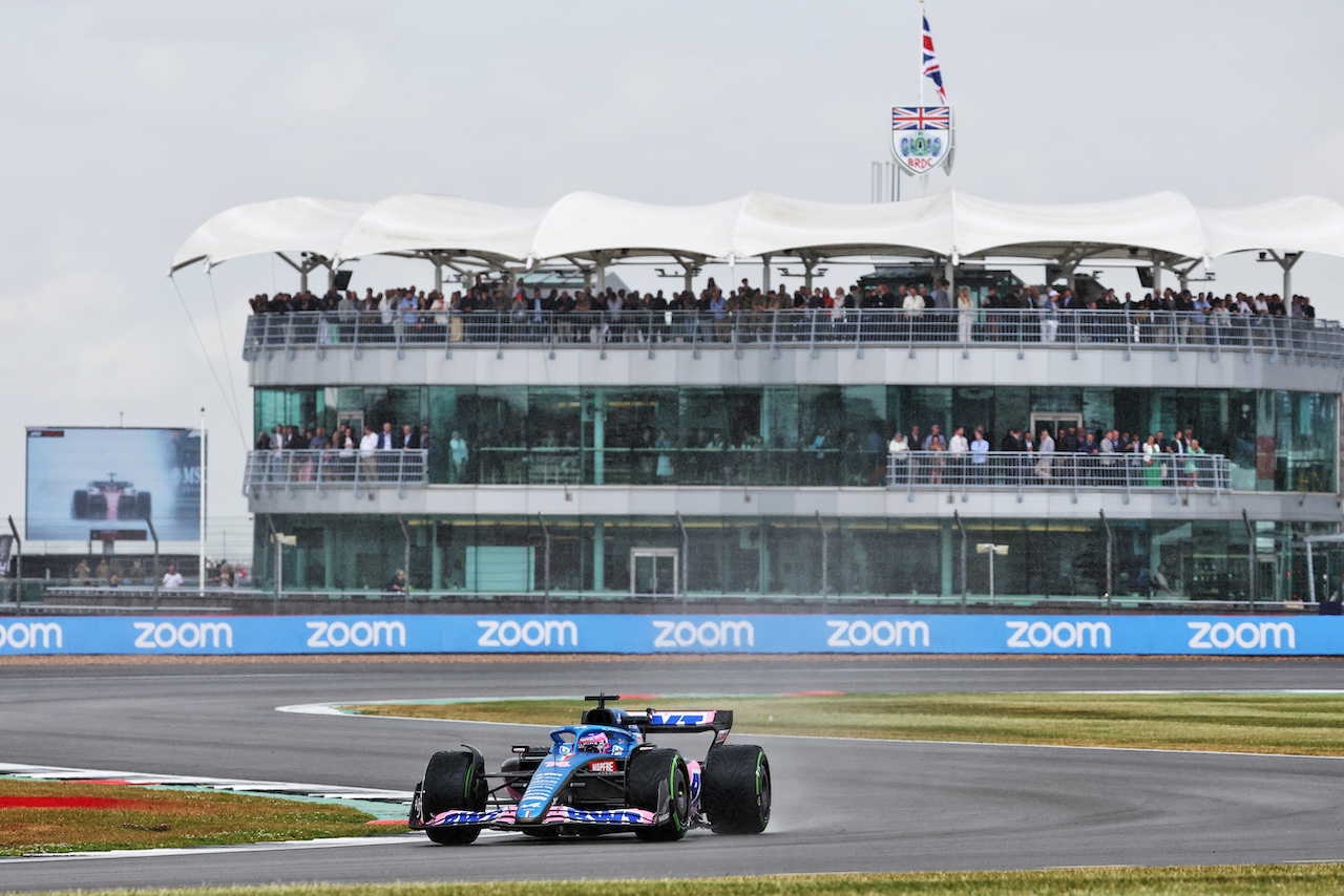 GP GRAN BRETAGNA, Fernando Alonso (ESP) Alpine F1 Team A522.
01.07.2022. Formula 1 World Championship, Rd 10, British Grand Prix, Silverstone, England, Practice Day.
- www.xpbimages.com, EMail: requests@xpbimages.com © Copyright: Bearne / XPB Images