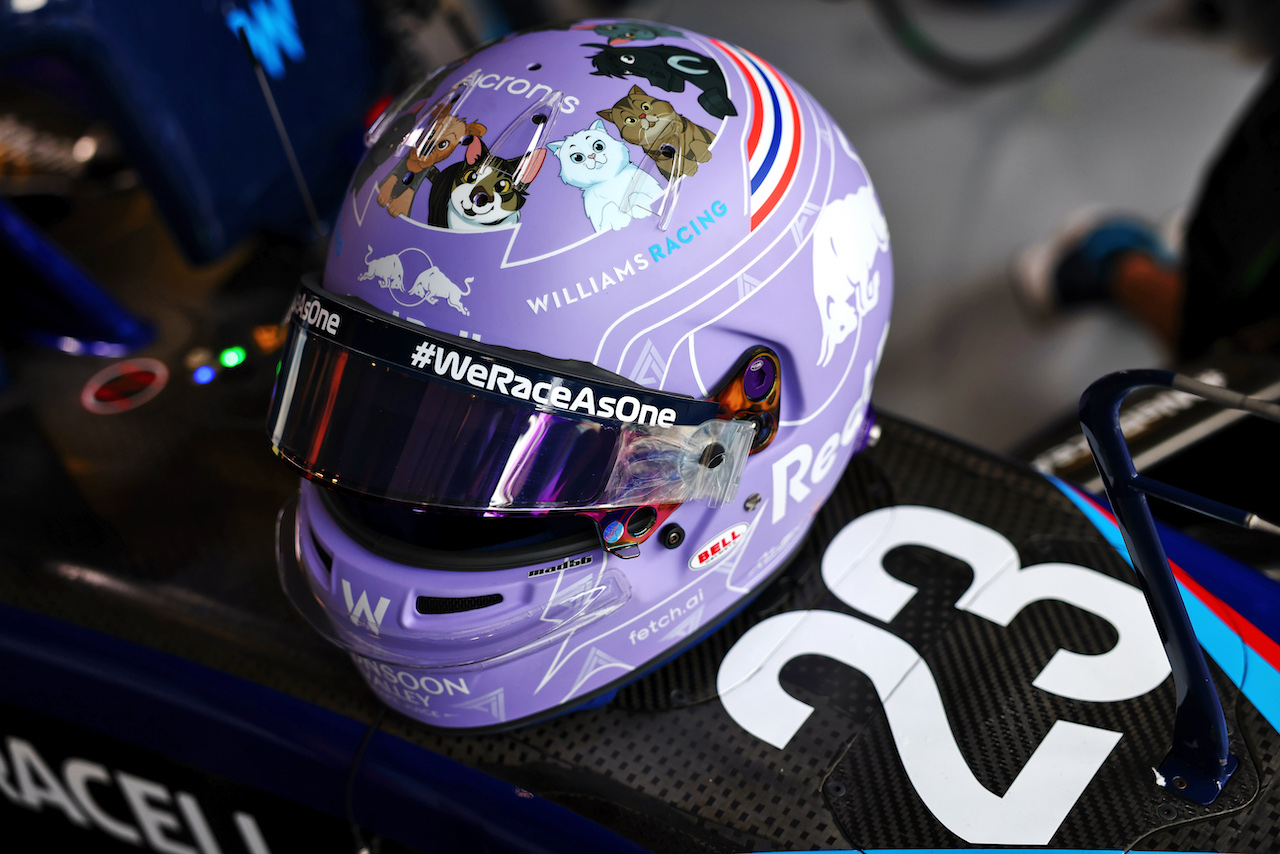 GP GRAN BRETAGNA, The helmet of Alexander Albon (THA) Williams Racing FW44.
01.07.2022. Formula 1 World Championship, Rd 10, British Grand Prix, Silverstone, England, Practice Day.
- www.xpbimages.com, EMail: requests@xpbimages.com © Copyright: Batchelor / XPB Images