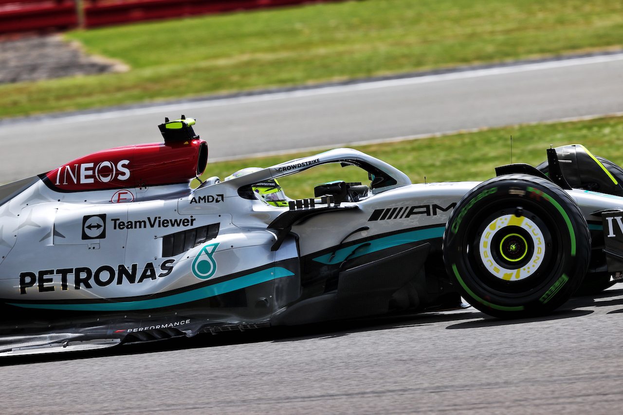 GP GRAN BRETAGNA, Lewis Hamilton (GBR) Mercedes AMG F1 W13.
01.07.2022. Formula 1 World Championship, Rd 10, British Grand Prix, Silverstone, England, Practice Day.
- www.xpbimages.com, EMail: requests@xpbimages.com © Copyright: Moy / XPB Images