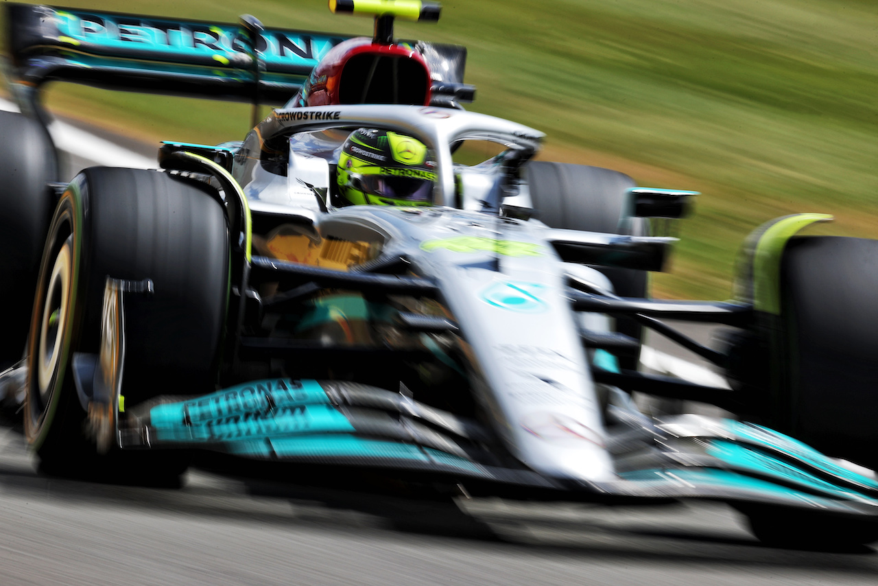 GP GRAN BRETAGNA, Lewis Hamilton (GBR) Mercedes AMG F1 W13.
01.07.2022. Formula 1 World Championship, Rd 10, British Grand Prix, Silverstone, England, Practice Day.
- www.xpbimages.com, EMail: requests@xpbimages.com © Copyright: Moy / XPB Images