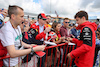 GP GRAN BRETAGNA, Charles Leclerc (MON) Ferrari with fans.
01.07.2022. Formula 1 World Championship, Rd 10, British Grand Prix, Silverstone, England, Practice Day.
- www.xpbimages.com, EMail: requests@xpbimages.com © Copyright: Moy / XPB Images