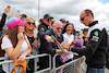 GP GRAN BRETAGNA, Robert Kubica (POL) Alfa Romeo F1 Team Reserve Driver signs autographs for the fans.
01.07.2022. Formula 1 World Championship, Rd 10, British Grand Prix, Silverstone, England, Practice Day.
- www.xpbimages.com, EMail: requests@xpbimages.com © Copyright: Moy / XPB Images