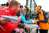 GP GRAN BRETAGNA, Daniel Ricciardo (AUS) McLaren signs autographs for the fans.
01.07.2022. Formula 1 World Championship, Rd 10, British Grand Prix, Silverstone, England, Practice Day.
- www.xpbimages.com, EMail: requests@xpbimages.com © Copyright: Batchelor / XPB Images