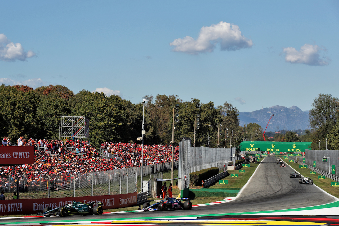 GP ITALIA, Sebastian Vettel (GER) Aston Martin F1 Team AMR22.
11.09.2022. Formula 1 World Championship, Rd 16, Italian Grand Prix, Monza, Italy, Gara Day.
 - www.xpbimages.com, EMail: requests@xpbimages.com © Copyright: Coates / XPB Images