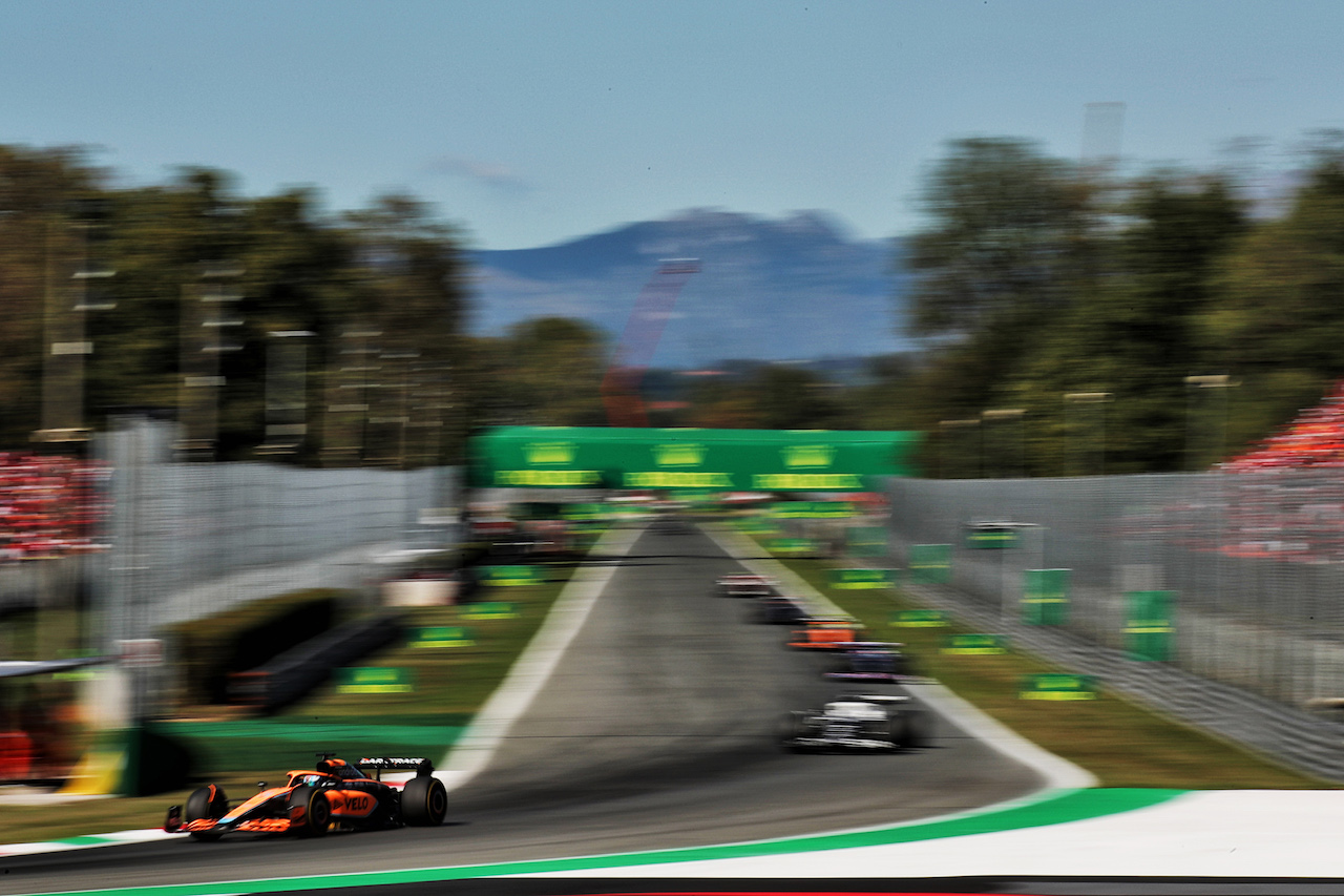GP ITALIA, Daniel Ricciardo (AUS) McLaren MCL36.
11.09.2022. Formula 1 World Championship, Rd 16, Italian Grand Prix, Monza, Italy, Gara Day.
 - www.xpbimages.com, EMail: requests@xpbimages.com © Copyright: Coates / XPB Images