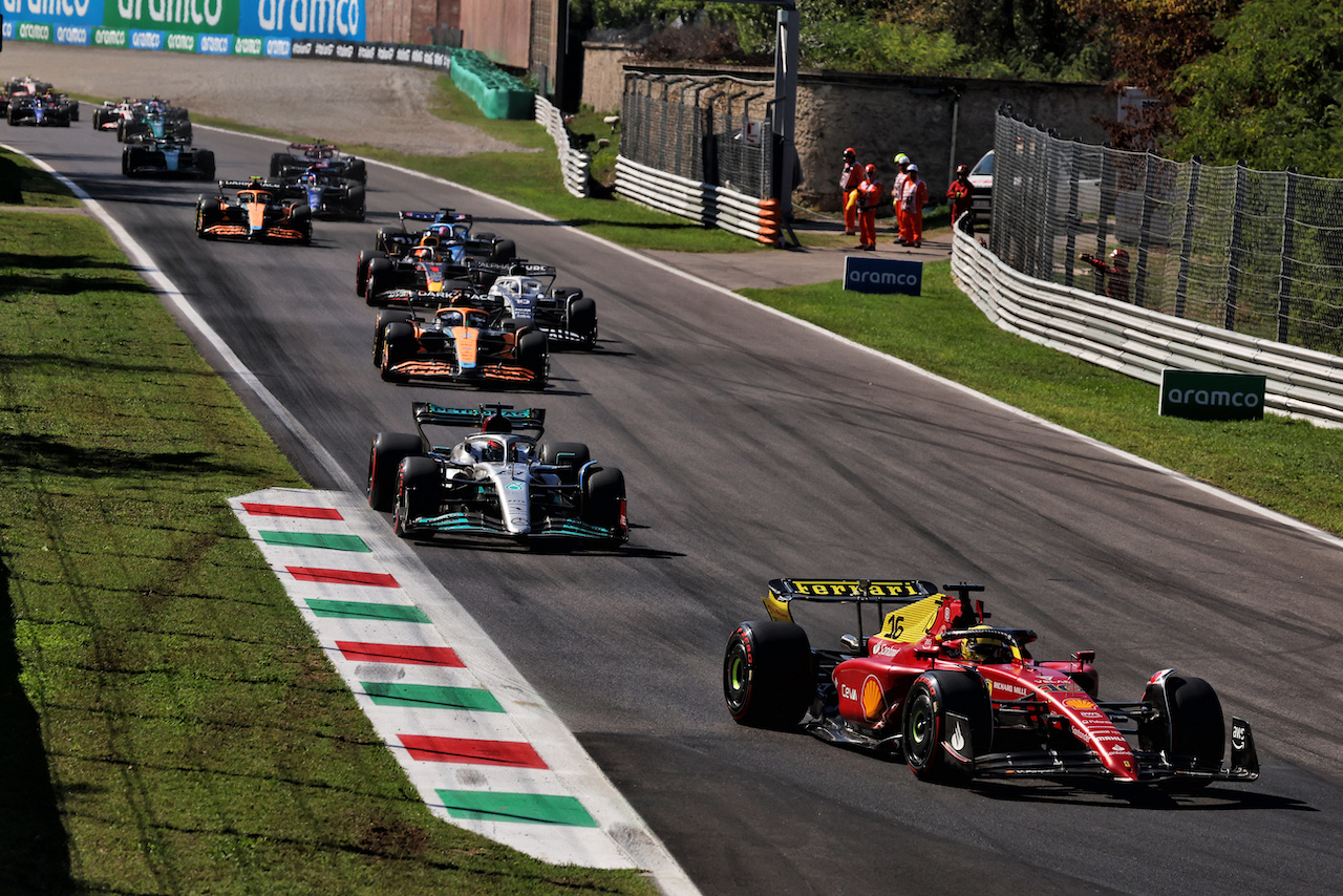 GP ITALIA, Charles Leclerc (MON) Ferrari F1-75 davanti a at the partenza of the race.
11.09.2022. Formula 1 World Championship, Rd 16, Italian Grand Prix, Monza, Italy, Gara Day.
- www.xpbimages.com, EMail: requests@xpbimages.com © Copyright: Bearne / XPB Images