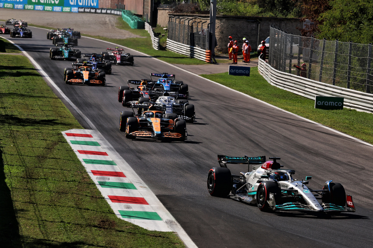 GP ITALIA, George Russell (GBR) Mercedes AMG F1 W13 at the partenza of the race.
11.09.2022. Formula 1 World Championship, Rd 16, Italian Grand Prix, Monza, Italy, Gara Day.
- www.xpbimages.com, EMail: requests@xpbimages.com © Copyright: Bearne / XPB Images