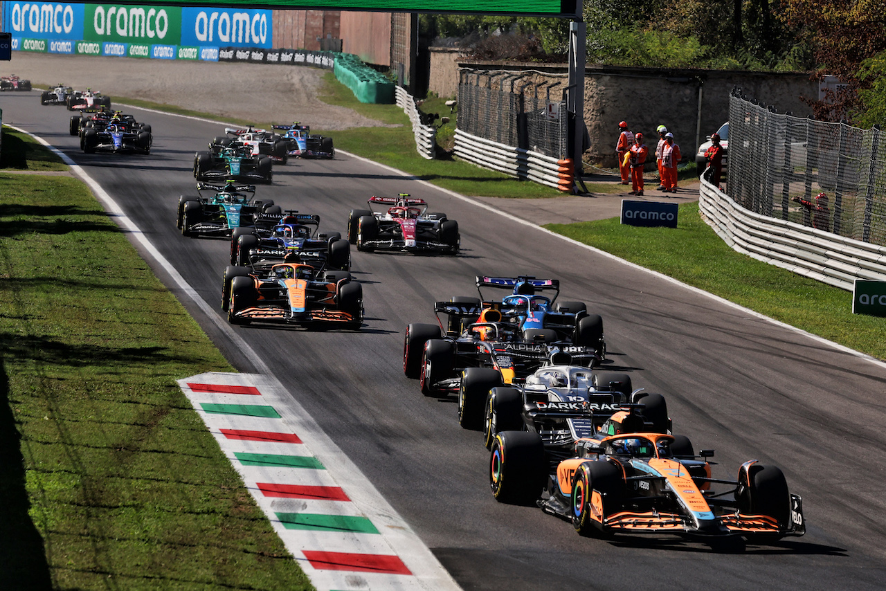 GP ITALIA, Daniel Ricciardo (AUS) McLaren MCL36 at the partenza of the race.
11.09.2022. Formula 1 World Championship, Rd 16, Italian Grand Prix, Monza, Italy, Gara Day.
- www.xpbimages.com, EMail: requests@xpbimages.com © Copyright: Bearne / XPB Images
