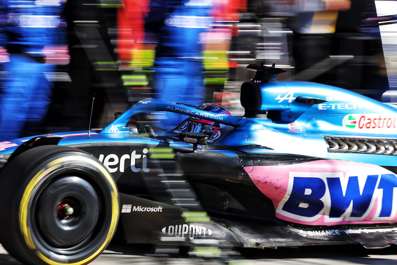 GP ITALIA, Fernando Alonso (ESP) Alpine F1 Team A522 makes a pit stop.
11.09.2022. Formula 1 World Championship, Rd 16, Italian Grand Prix, Monza, Italy, Gara Day.
- www.xpbimages.com, EMail: requests@xpbimages.com © Copyright: Bearne / XPB Images