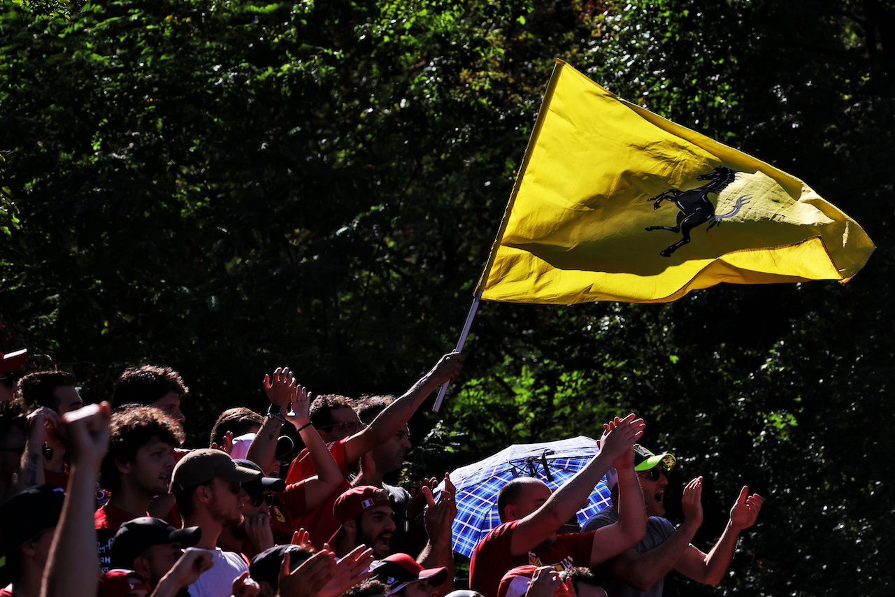 GP ITALIA, Ferrari flag with fans.
11.09.2022. Formula 1 World Championship, Rd 16, Italian Grand Prix, Monza, Italy, Gara Day.
- www.xpbimages.com, EMail: requests@xpbimages.com © Copyright: Bearne / XPB Images