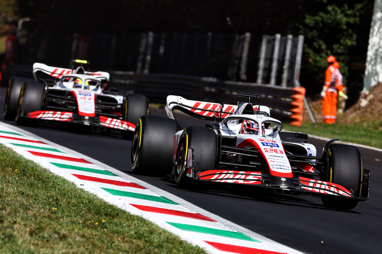 GP ITALIA, Kevin Magnussen (DEN) Haas VF-22.
11.09.2022. Formula 1 World Championship, Rd 16, Italian Grand Prix, Monza, Italy, Gara Day.
- www.xpbimages.com, EMail: requests@xpbimages.com © Copyright: Charniaux / XPB Images