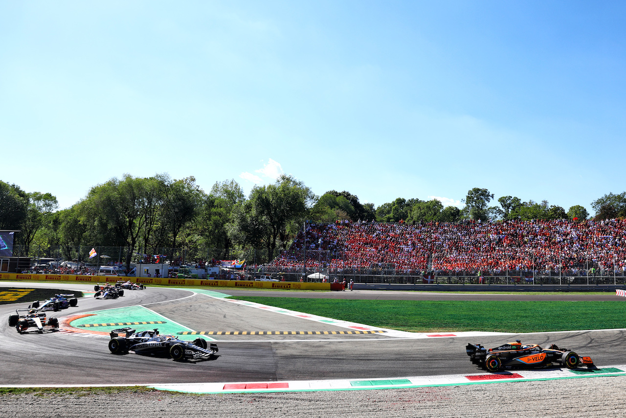 GP ITALIA, Daniel Ricciardo (AUS) McLaren MCL36.
11.09.2022. Formula 1 World Championship, Rd 16, Italian Grand Prix, Monza, Italy, Gara Day.
- www.xpbimages.com, EMail: requests@xpbimages.com © Copyright: Batchelor / XPB Images