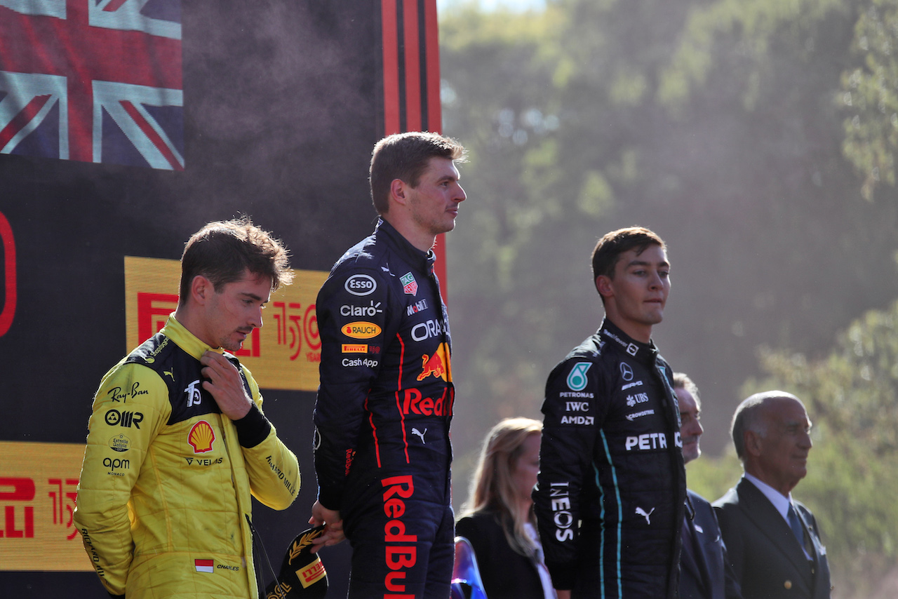 GP ITALIA, The podium (L to R): Charles Leclerc (MON) Ferrari, second; Max Verstappen (NLD) Red Bull Racing, vincitore; George Russell (GBR) Mercedes AMG F1, third.
11.09.2022. Formula 1 World Championship, Rd 16, Italian Grand Prix, Monza, Italy, Gara Day.
 - www.xpbimages.com, EMail: requests@xpbimages.com © Copyright: Coates / XPB Images