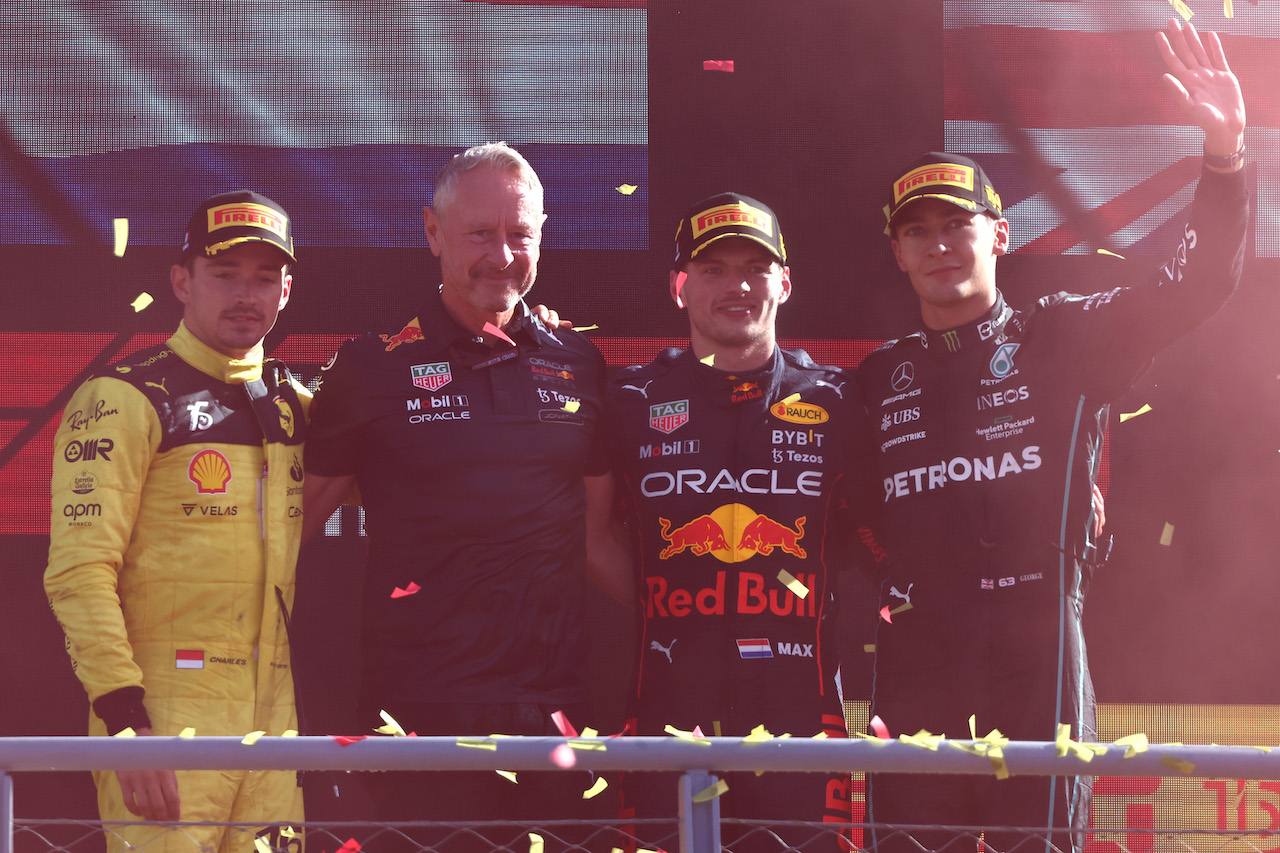 GP ITALIA, 
1st place Max Verstappen (NLD) Red Bull Racing RB18, 2nd place Charles Leclerc (MON) Ferrari F1-75 e 3rd place George Russell (GBR) Mercedes AMG F1 W13. 11.09.2022. Formula 1 World Championship, Rd 16, Italian Grand Prix, Monza, Italy, Gara Day. - www.xpbimages.com, EMail: requests@xpbimages.com ¬© Copyright: Batchelor / XPB Images