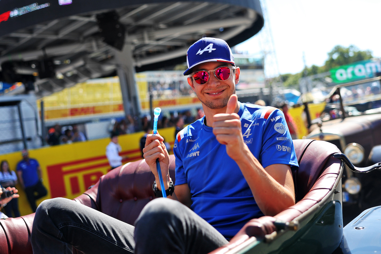 GP ITALIA, Esteban Ocon (FRA) Alpine F1 Team on the drivers parade.
11.09.2022. Formula 1 World Championship, Rd 16, Italian Grand Prix, Monza, Italy, Gara Day.
- www.xpbimages.com, EMail: requests@xpbimages.com © Copyright: Bearne / XPB Images