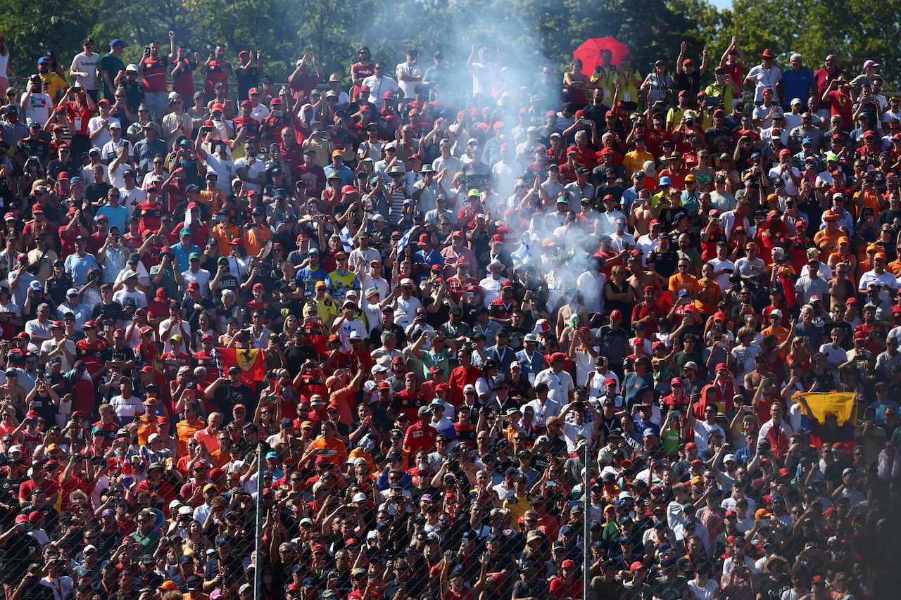 GP ITALIA, Gara fans.
11.09.2022. Formula 1 World Championship, Rd 16, Italian Grand Prix, Monza, Italy, Gara Day.
- www.xpbimages.com, EMail: requests@xpbimages.com © Copyright: Batchelor / XPB Images