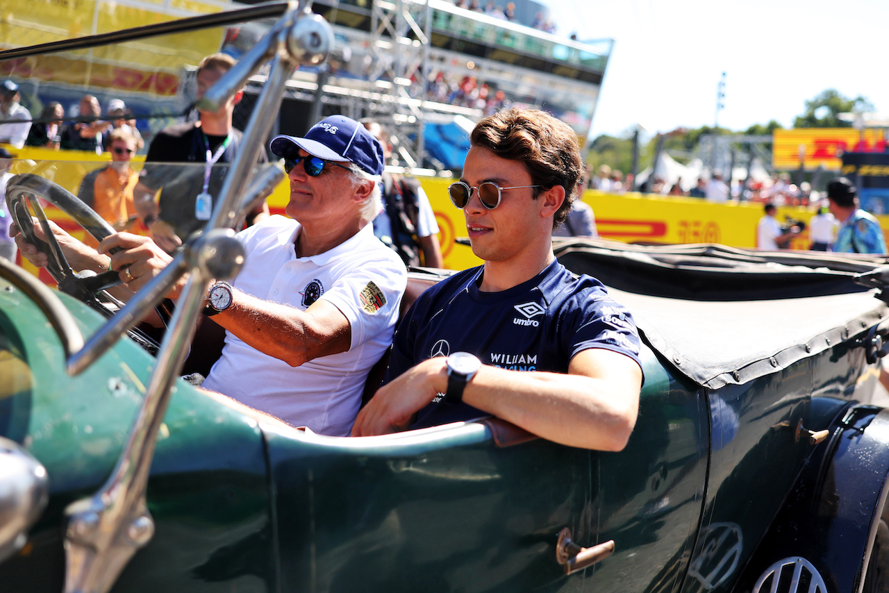 GP ITALIA, Nyck de Vries (NLD) Williams Racing Reserve Driver on the drivers parade.
11.09.2022. Formula 1 World Championship, Rd 16, Italian Grand Prix, Monza, Italy, Gara Day.
- www.xpbimages.com, EMail: requests@xpbimages.com © Copyright: Bearne / XPB Images