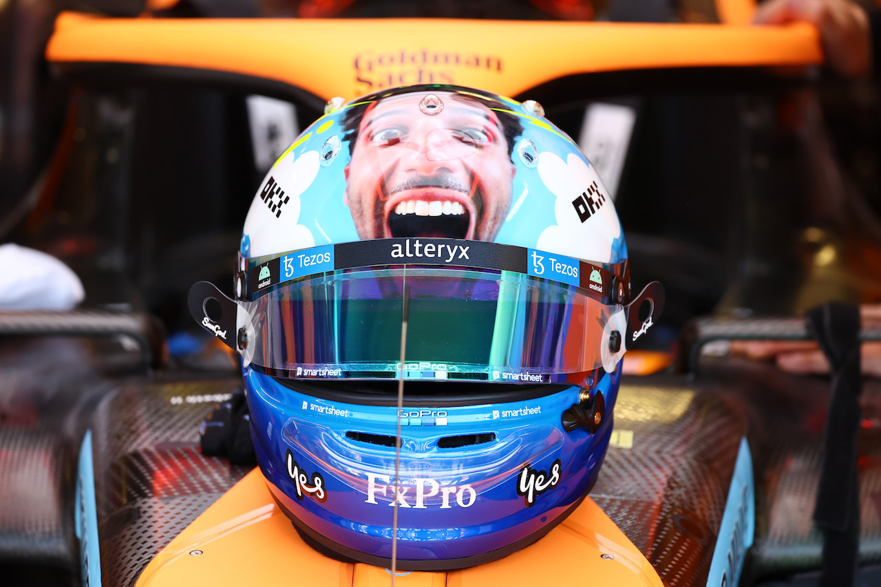 GP ITALIA, Daniel Ricciardo (AUS) McLaren MCL36
 helmet.
11.09.2022. Formula 1 World Championship, Rd 16, Italian Grand Prix, Monza, Italy, Gara Day.
- www.xpbimages.com, EMail: requests@xpbimages.com ¬© Copyright: Batchelor / XPB Images