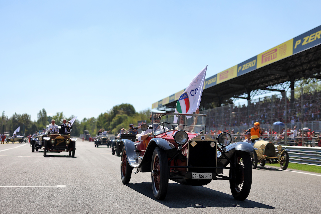 GP ITALIA, Circuit Atmosfera - drivers parade celebrates 100 years of Monza circuit.
11.09.2022. Formula 1 World Championship, Rd 16, Italian Grand Prix, Monza, Italy, Gara Day.
- www.xpbimages.com, EMail: requests@xpbimages.com © Copyright: Bearne / XPB Images
