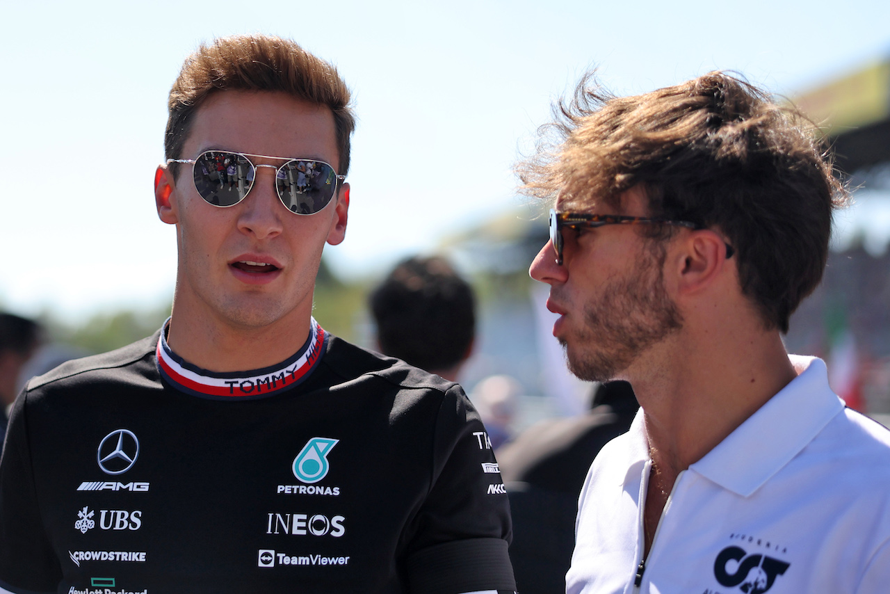 GP ITALIA, (L to R): George Russell (GBR) Mercedes AMG F1 e Pierre Gasly (FRA) AlphaTauri on the drivers parade.
11.09.2022. Formula 1 World Championship, Rd 16, Italian Grand Prix, Monza, Italy, Gara Day.
- www.xpbimages.com, EMail: requests@xpbimages.com © Copyright: Bearne / XPB Images