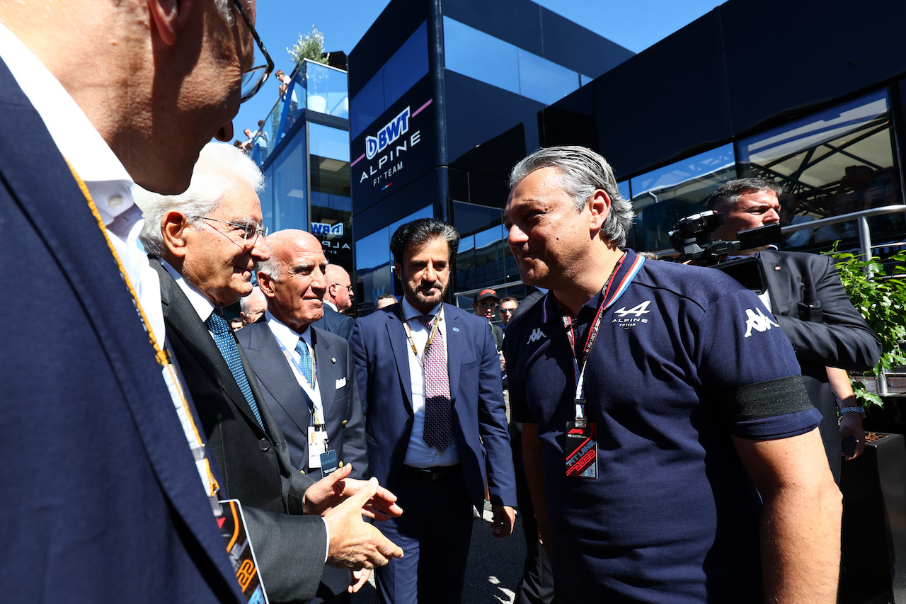 GP ITALIA, Sergio Mattarella (ITA), Italian president e Luca de Meo (ITA) Groupe Renault Chief Executive Officer
11.09.2022. Formula 1 World Championship, Rd 16, Italian Grand Prix, Monza, Italy, Gara Day.
- www.xpbimages.com, EMail: requests@xpbimages.com ¬© Copyright: Charniaux / XPB Images
