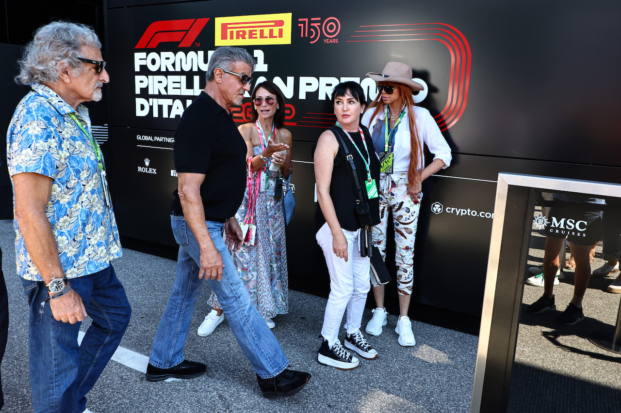 GP ITALIA, Sylvester Stallone (USA), Actor
11.09.2022. Formula 1 World Championship, Rd 16, Italian Grand Prix, Monza, Italy, Gara Day.
- www.xpbimages.com, EMail: requests@xpbimages.com ¬© Copyright: Charniaux / XPB Images