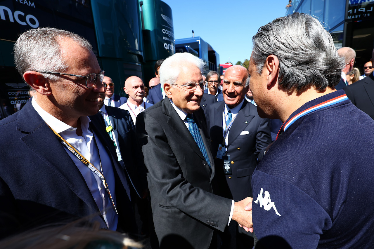 GP ITALIA, Sergio Mattarella (ITA), Italian president e Luca de Meo (ITA) Groupe Renault Chief Executive Officer
11.09.2022. Formula 1 World Championship, Rd 16, Italian Grand Prix, Monza, Italy, Gara Day.
- www.xpbimages.com, EMail: requests@xpbimages.com ¬© Copyright: Charniaux / XPB Images