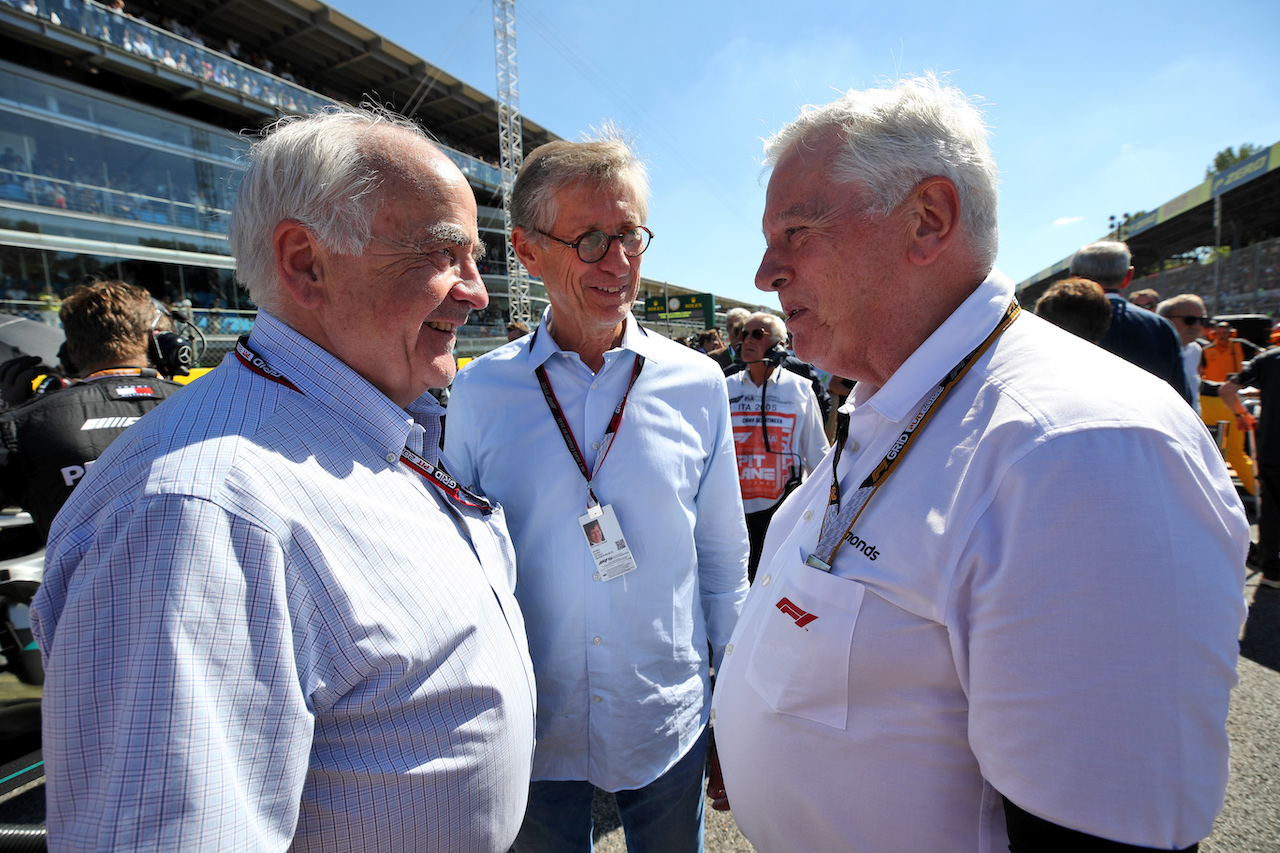 GP ITALIA, Mario Illien (SUI) Ilmor Engineering Co-Founder (Centre) e Pat Fry (GBR) Alpine F1 Team Chief Technical Officer (Right) on the grid.
11.09.2022. Formula 1 World Championship, Rd 16, Italian Grand Prix, Monza, Italy, Gara Day.
 - www.xpbimages.com, EMail: requests@xpbimages.com © Copyright: Coates / XPB Images