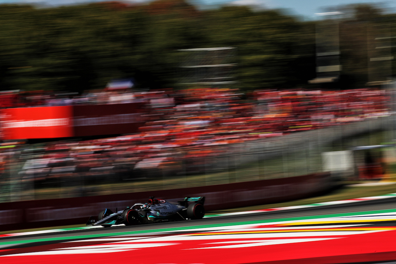GP ITALIA, George Russell (GBR) Mercedes AMG F1 W13.
11.09.2022. Formula 1 World Championship, Rd 16, Italian Grand Prix, Monza, Italy, Gara Day.
 - www.xpbimages.com, EMail: requests@xpbimages.com © Copyright: Coates / XPB Images