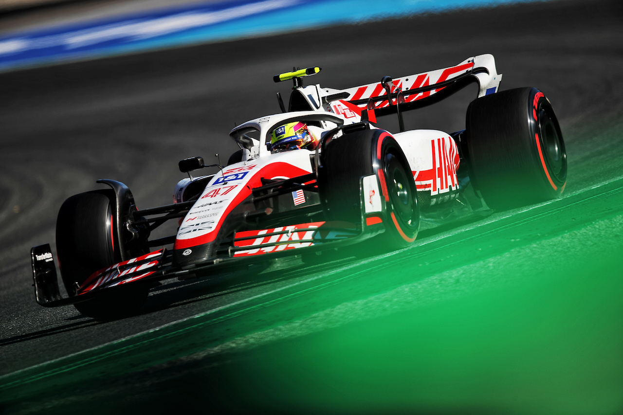GP ITALIA, Mick Schumacher (GER) Haas VF-22.
11.09.2022. Formula 1 World Championship, Rd 16, Italian Grand Prix, Monza, Italy, Gara Day.
 - www.xpbimages.com, EMail: requests@xpbimages.com © Copyright: Coates / XPB Images