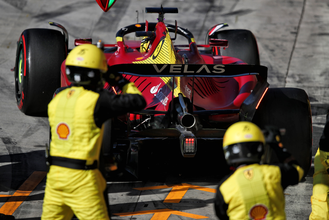 GP ITALIA, Charles Leclerc (MON) Ferrari F1-75 makes a pit stop.
11.09.2022. Formula 1 World Championship, Rd 16, Italian Grand Prix, Monza, Italy, Gara Day.
 - www.xpbimages.com, EMail: requests@xpbimages.com © Copyright: Coates / XPB Images