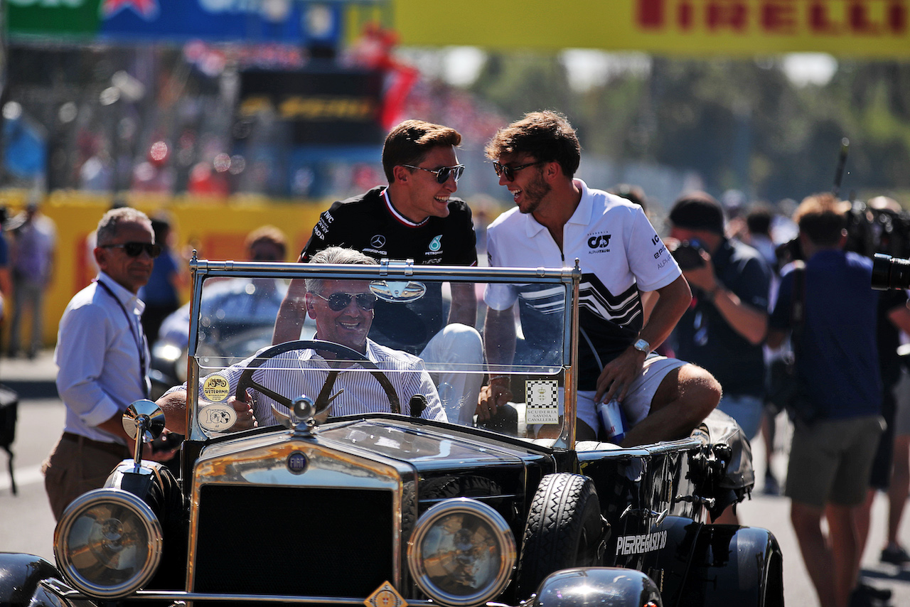 GP ITALIA, (L to R): George Russell (GBR) Mercedes AMG F1 e Pierre Gasly (FRA) AlphaTauri on the drivers parade.
11.09.2022. Formula 1 World Championship, Rd 16, Italian Grand Prix, Monza, Italy, Gara Day.
 - www.xpbimages.com, EMail: requests@xpbimages.com © Copyright: Coates / XPB Images