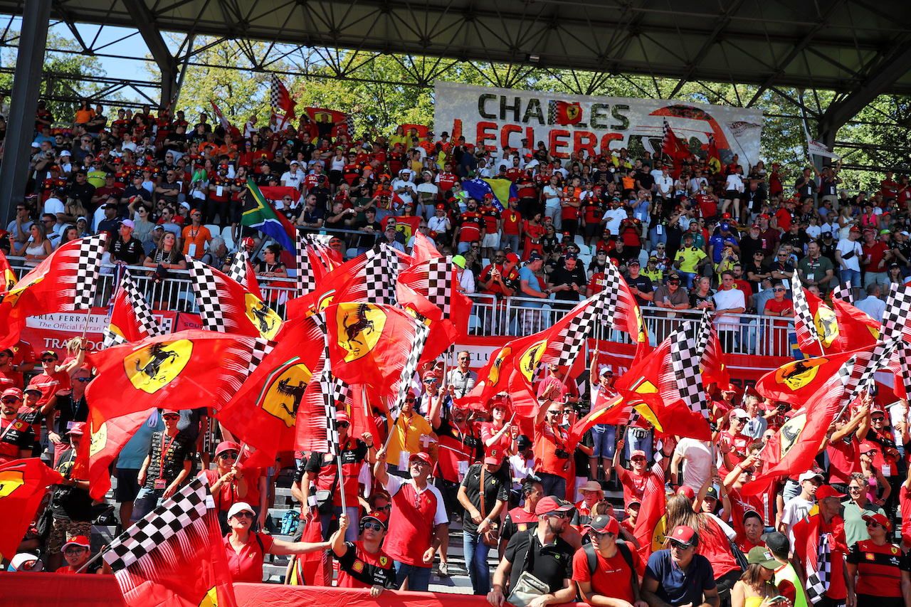 GP ITALIA, Circuit Atmosfera - Ferrari fans in the grandstand.
11.09.2022. Formula 1 World Championship, Rd 16, Italian Grand Prix, Monza, Italy, Gara Day.
 - www.xpbimages.com, EMail: requests@xpbimages.com © Copyright: Coates / XPB Images