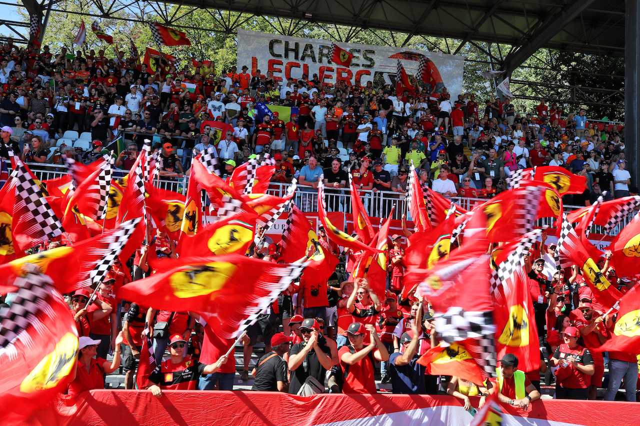 GP ITALIA, Circuit Atmosfera - Ferrari fans in the grandstand.
11.09.2022. Formula 1 World Championship, Rd 16, Italian Grand Prix, Monza, Italy, Gara Day.
 - www.xpbimages.com, EMail: requests@xpbimages.com © Copyright: Coates / XPB Images