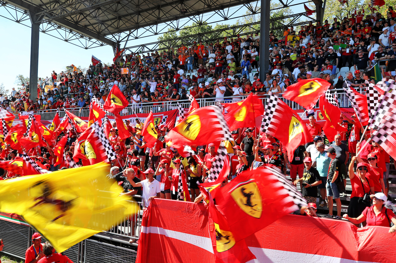 GP ITALIA, Circuit Atmosfera - Ferrari fans in the grandstand.
11.09.2022. Formula 1 World Championship, Rd 16, Italian Grand Prix, Monza, Italy, Gara Day.
 - www.xpbimages.com, EMail: requests@xpbimages.com © Copyright: Coates / XPB Images