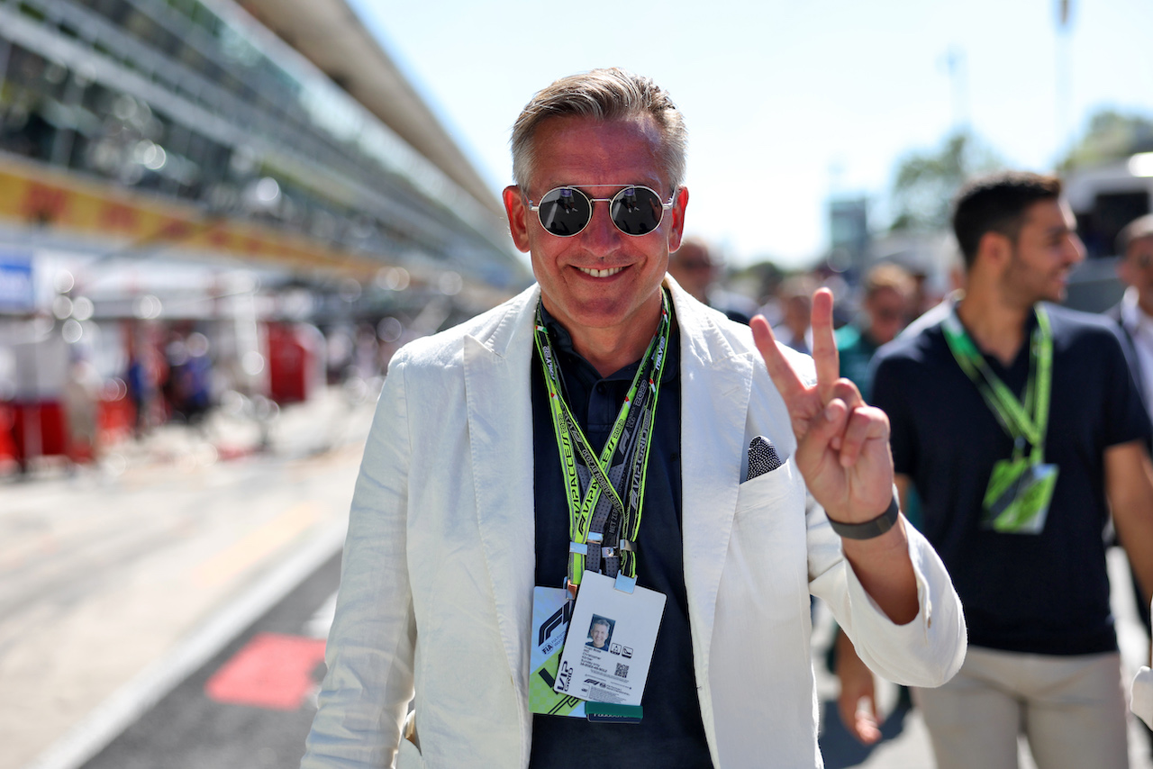 GP ITALIA, Christopher Koerber, Hugo Boss Managing Director on the grid.
11.09.2022. Formula 1 World Championship, Rd 16, Italian Grand Prix, Monza, Italy, Gara Day.
- www.xpbimages.com, EMail: requests@xpbimages.com © Copyright: Bearne / XPB Images
