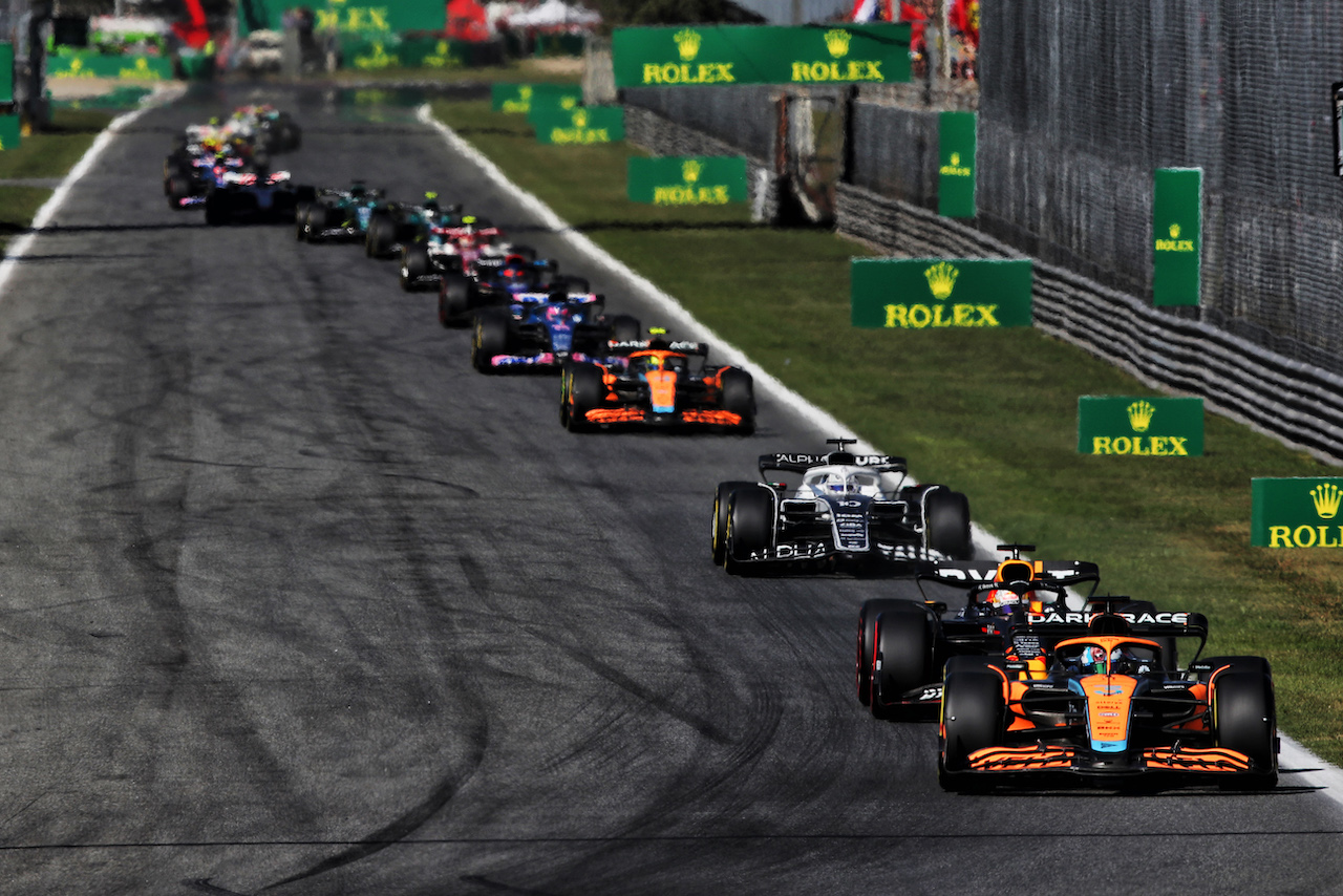 GP ITALIA, Daniel Ricciardo (AUS) McLaren MCL36 at the partenza of the race.
11.09.2022. Formula 1 World Championship, Rd 16, Italian Grand Prix, Monza, Italy, Gara Day.
 - www.xpbimages.com, EMail: requests@xpbimages.com © Copyright: Coates / XPB Images