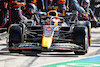 GP ITALIA, Max Verstappen (NLD) Red Bull Racing RB18 makes a pit stop.
11.09.2022. Formula 1 World Championship, Rd 16, Italian Grand Prix, Monza, Italy, Gara Day.
- www.xpbimages.com, EMail: requests@xpbimages.com © Copyright: Bearne / XPB Images